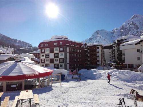 Gallery image of Luna's Cozy Apartment, skiin skiout in centre CIR 17 in Breuil-Cervinia
