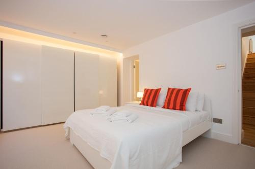 Newly Refurbished Modern 3 Bedroom Apartment in Affluent Fulham
