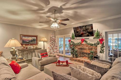 Φωτογραφία από το άλμπουμ του Million-Dollar Estate by Downtown Franklin! σε Franklin