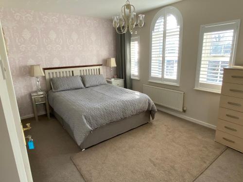 Large Modern 4 Bedroom House Kingsmead, Northwich