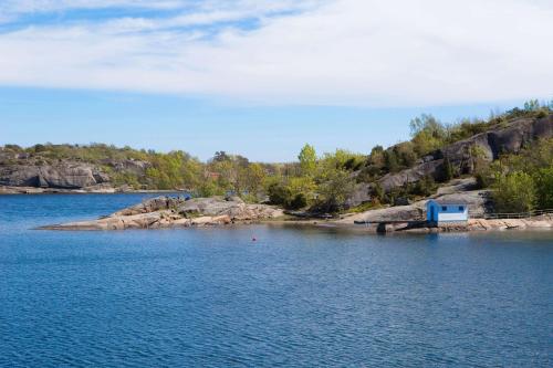 an island in the middle of a body of water at Havna Tjøme Hotel in Tjøme