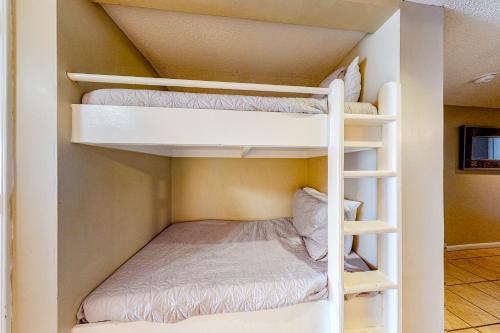 a bunk bed room with two bunk beds in it at Tradewinds Condos II in Orange Beach