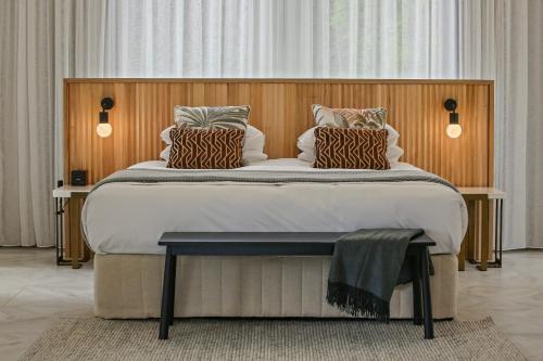 Ένα ή περισσότερα κρεβάτια σε δωμάτιο στο Seahorse Inn Hotel & Villas