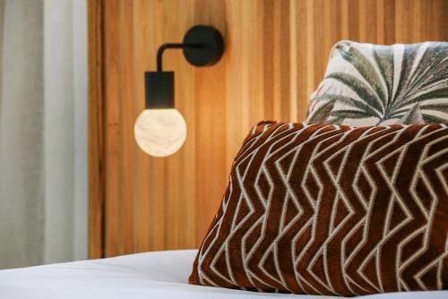 Ένα ή περισσότερα κρεβάτια σε δωμάτιο στο Seahorse Inn Hotel & Villas