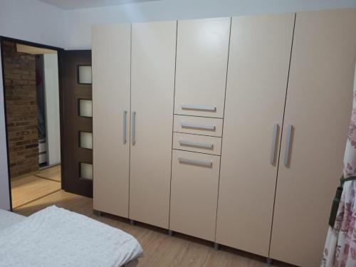 En eller flere senge i et værelse på Apartament Amira