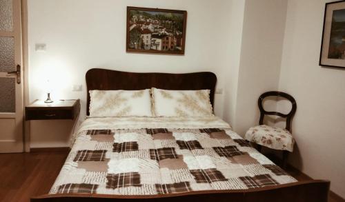 a bed with a quilt on it in a bedroom at Casa della Nina in Pigra