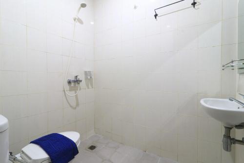 Kamar mandi di Uptown Residence Syariah Pondok Pinang
