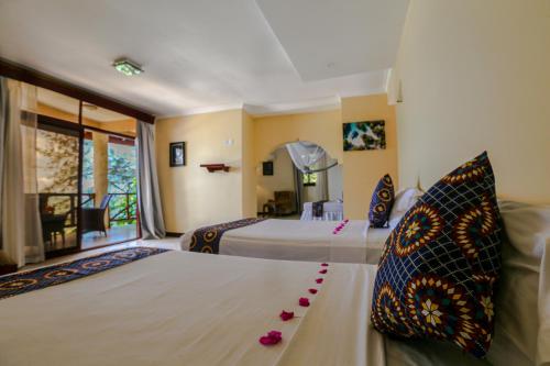 A bed or beds in a room at Sansi Kae Beach Resort