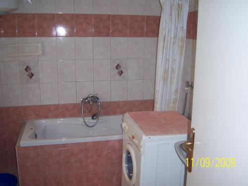 A bathroom at Apartments Cerin
