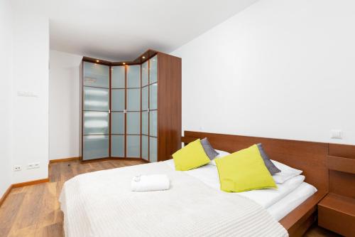 Gallery image of Metro Wierzbno Apartment by Renters in Warsaw