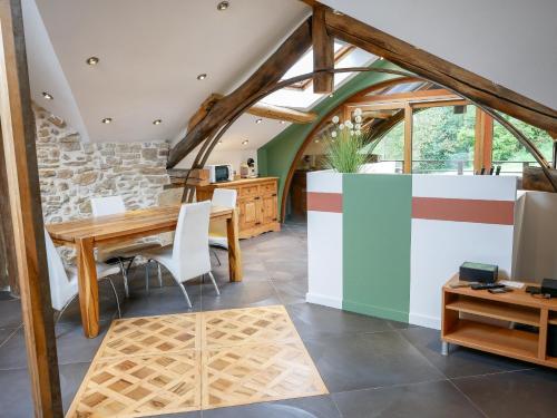 a dining room with a wooden table and chairs at Gîte de l'Arche in Panossas