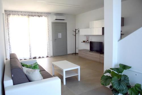 a living room with a couch and a table at Villa al Mare in Bellaria-Igea Marina