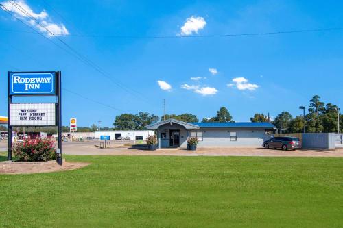 a gas station with a sign in front of it at Rodeway Inn in Nashville
