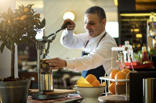 Nápoje v ubytování Radisson Blu Hotel, Beirut Verdun