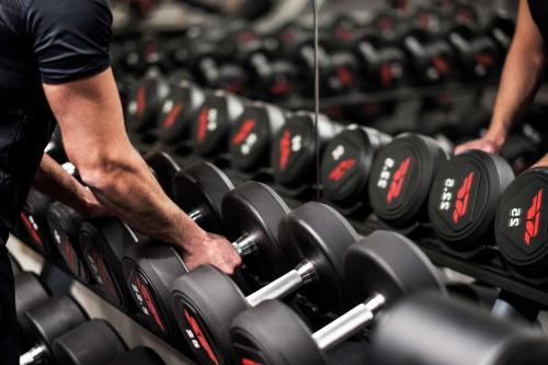 Fitness centrum a/nebo fitness zařízení v ubytování Radisson Blu Hotel, Beirut Verdun