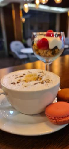 Makanan di atau berdekatan hotel