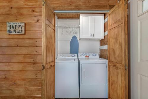 a washer and dryer in a tiny house at Friendly Bear Two in Sevierville