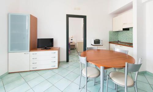 a kitchen and dining room with a table and chairs at La Residenza Aparthotel in Maiori