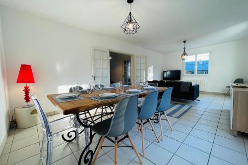 a dining room and living room with a table and chairs at The House of the Green Way a charming pied-à-terre for your walks in Toura in Joue-les-Tours