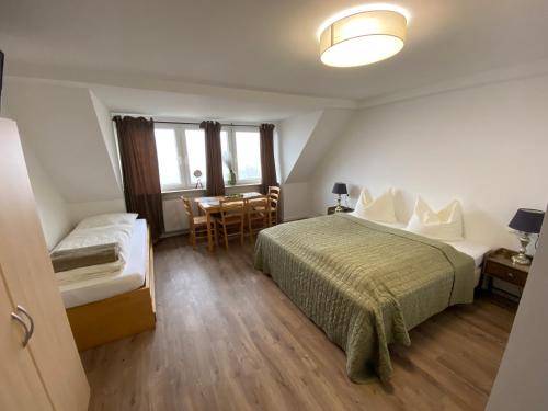 Postel nebo postele na pokoji v ubytování Pension Haus Talblick