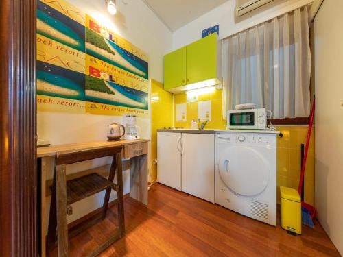 Kuchyňa alebo kuchynka v ubytovaní Apartments Studio Dubrovnik Beach Area