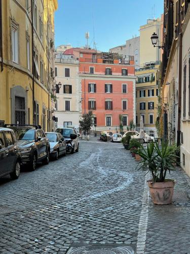 Small mezzanine apartment Colosseo
