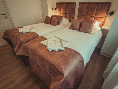 Ένα ή περισσότερα κρεβάτια σε δωμάτιο στο APARTMANI INFINITY