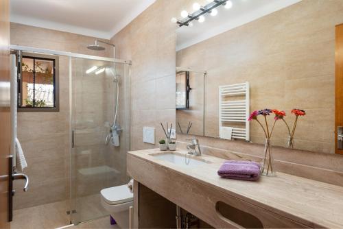 Kúpeľňa v ubytovaní Finca Serres, Playa Cala D'Or y Cala Santanyí 5 min