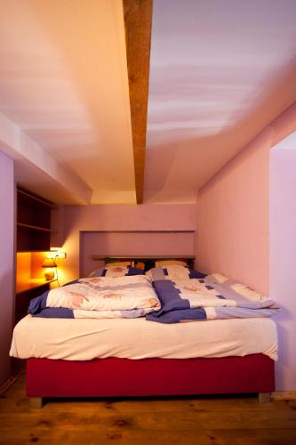 a large bed in a room with a ceiling at Waldi Pokoje Gościne z aneksem in Karpacz