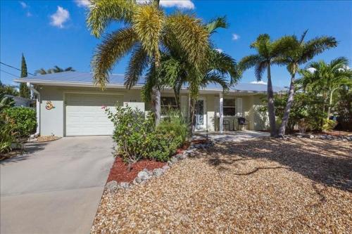 Vườn quanh Island Haven home