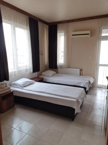 Katil atau katil-katil dalam bilik di Family Hotel Zhelkovi - Olympia