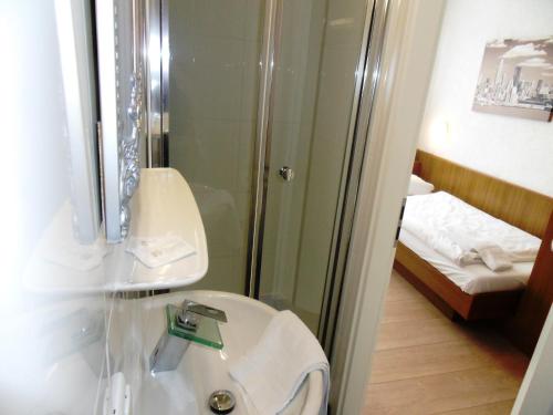 Bathroom sa Hotel Linnert