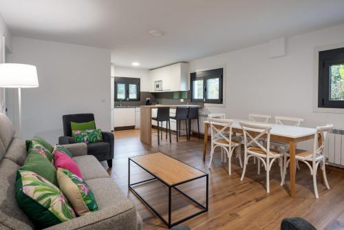 a living room with a couch and a table at Finca Bacelo Ribeira Sacra in Sober