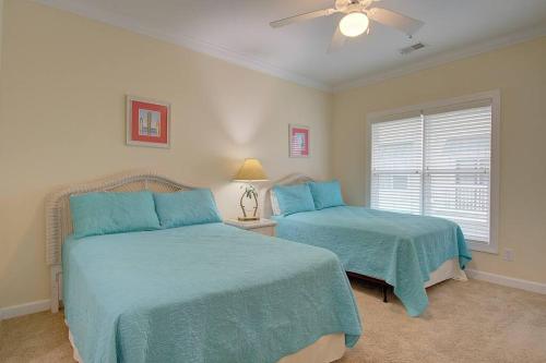 Imagen de la galería de Oceanview 4BR/4BA Condo, Steps to Beach/Pool, en Ocean Isle Beach