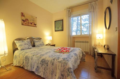 Säng eller sängar i ett rum på Villa Antares para 2 a 10 personas en Renera