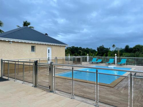 Πισίνα στο ή κοντά στο Les Villas Sarah