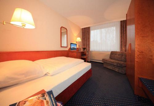 Postel nebo postele na pokoji v ubytování Hotel-Restaurant Seegarten Quickborn