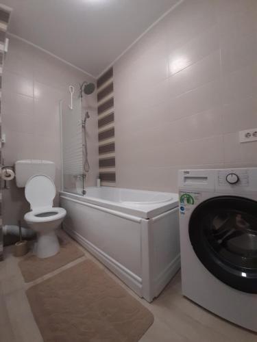 Ένα μπάνιο στο Apartament Luca P1 Oradea Prima Residence
