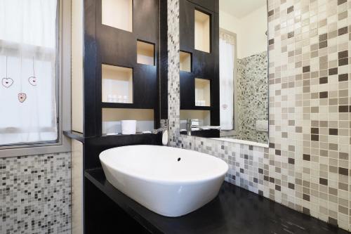 Ένα μπάνιο στο Mila Apartments Alessi