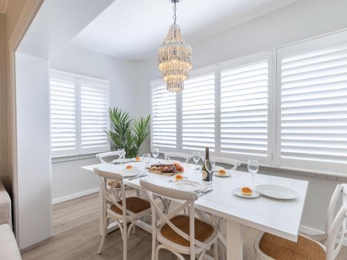 Φωτογραφία από το άλμπουμ του Louisa Court, 2,49 Donald St - Beautifully furnished unit in the heart of town with air con and Wi-Fi σε Nelson Bay