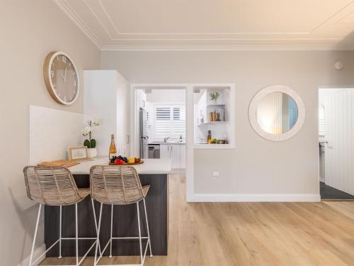 Φωτογραφία από το άλμπουμ του Louisa Court, 2,49 Donald St - Beautifully furnished unit in the heart of town with air con and Wi-Fi σε Nelson Bay