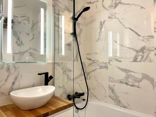 a bathroom with a sink and a shower at Perle Marine au pied de la plage in Cabourg