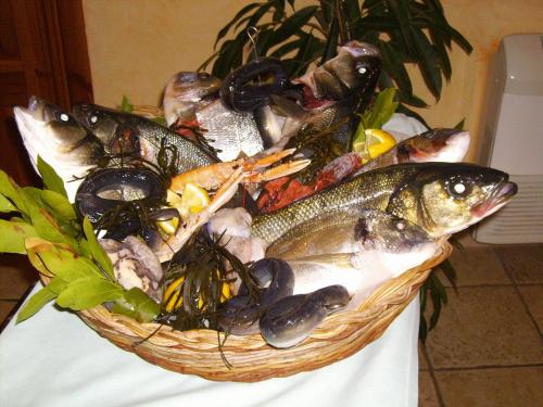 a basket of fish and seafood on a table at Hotel Perda Rubia in San Giovanni Suèrgiu