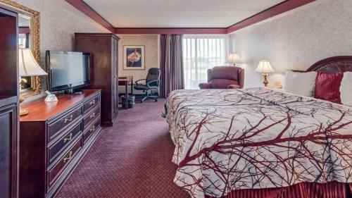 Ένα ή περισσότερα κρεβάτια σε δωμάτιο στο Best Western Plus Portsmouth Hotel & Suites
