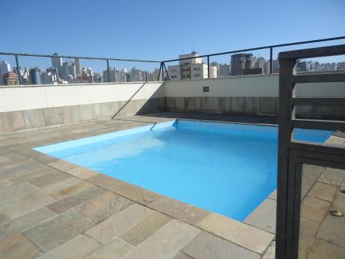 a swimming pool on the roof of a building at Residencial Genéve in Sao Paulo