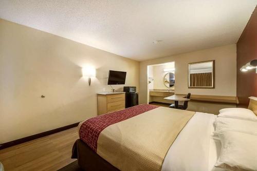 Postel nebo postele na pokoji v ubytování Travelodge by Wyndham San Antonio Lackland AFB North