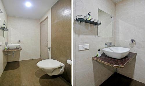 a bathroom with a toilet and a sink at Itsy Hotels Reotel Near Rabindra Sarobar in Kolkata