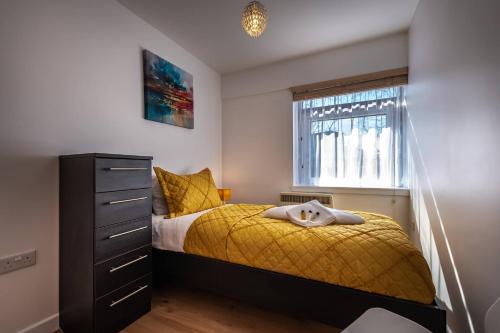 a bedroom with a bed and a dresser and a window at Blue Haven Silver Service Apartments Free Parking in Southampton