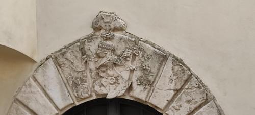 a stone statue on the side of a building at Dormire nel Castello in Pitigliano
