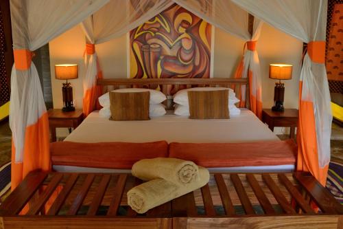 En eller flere senge i et værelse på Selous Kulinda Camp